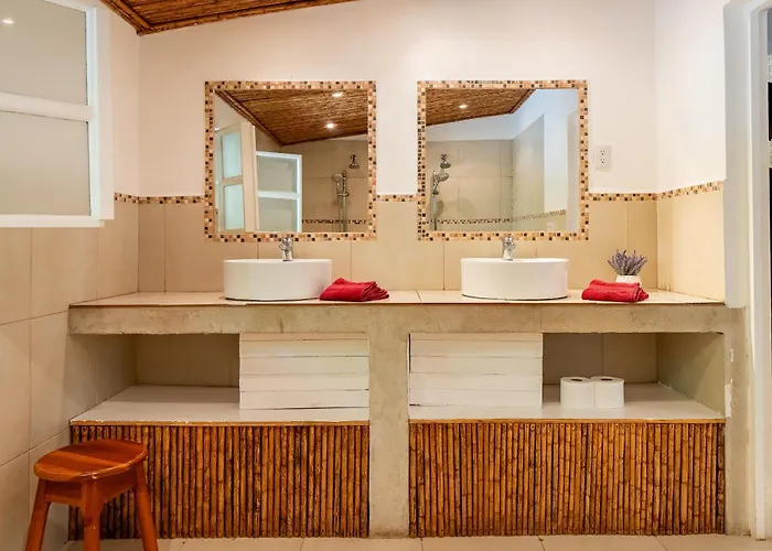 Guest house Casa Mapache Pool And Breakfast Available Near