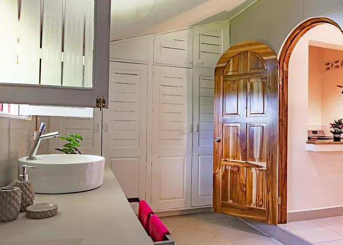 Guest house Casa Mapache Pool And Breakfast Available Near 3*